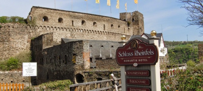Die Besichtigung der Burg Rheinfels bei Sankt Goar mit dem Bänkelsänger Michael